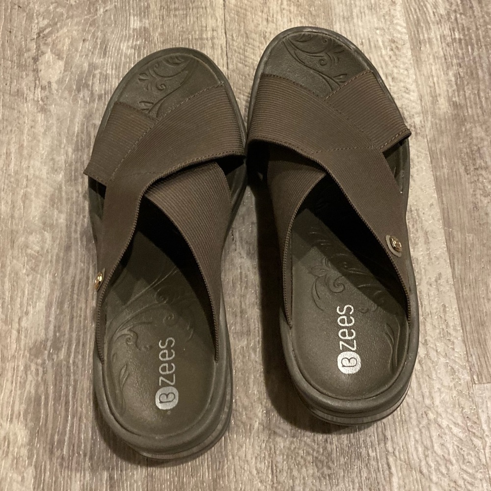 Bzees Desire slide on sandal New never worn